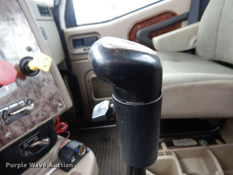 image for item MF9662 2005 International 9400i  semi truck