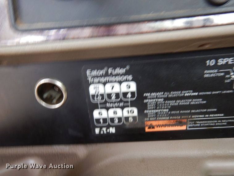 image for item MF9662 2005 International 9400i  semi truck