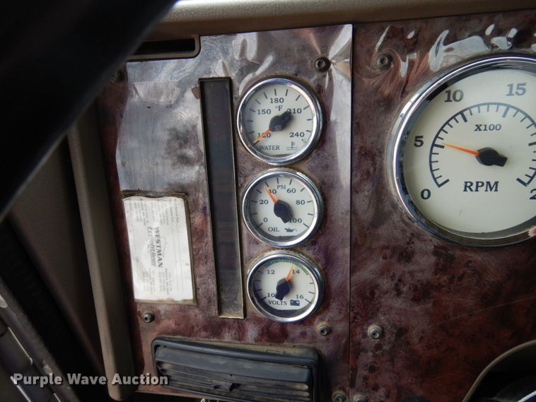 image for item MF9662 2005 International 9400i  semi truck