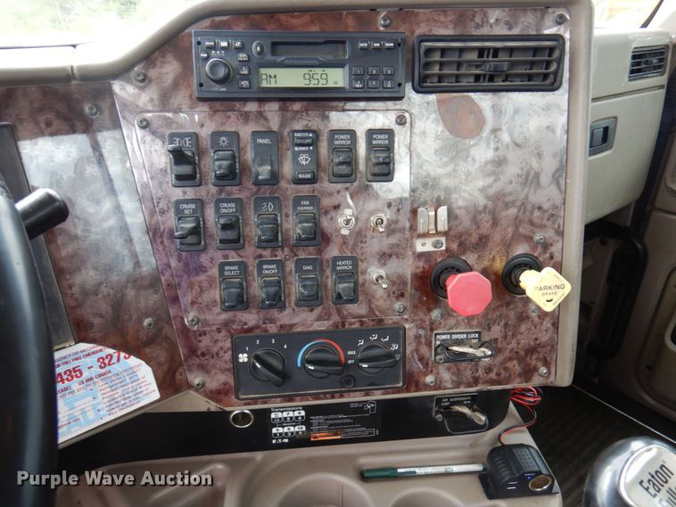 image for item MF9662 2005 International 9400i  semi truck