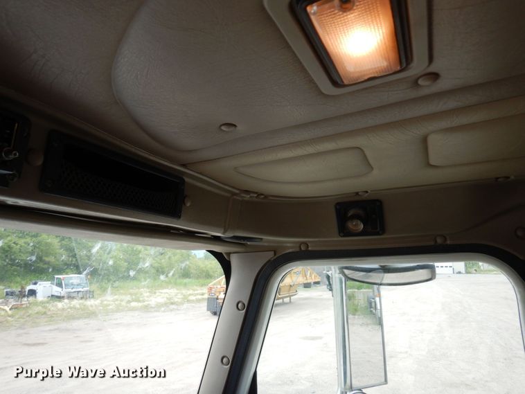 image for item MF9662 2005 International 9400i  semi truck