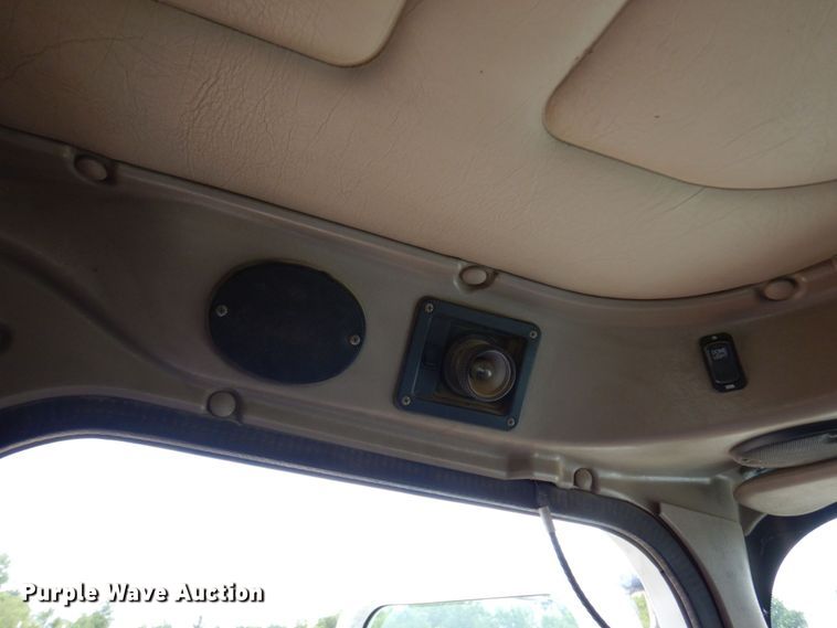 image for item MF9662 2005 International 9400i  semi truck