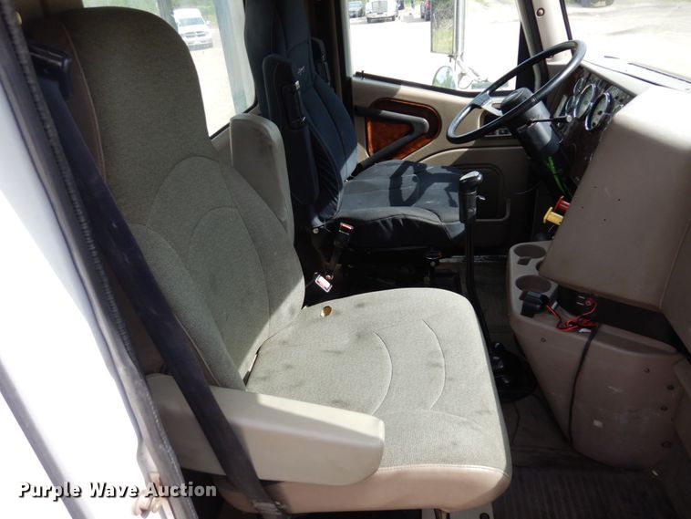 image for item MF9662 2005 International 9400i  semi truck