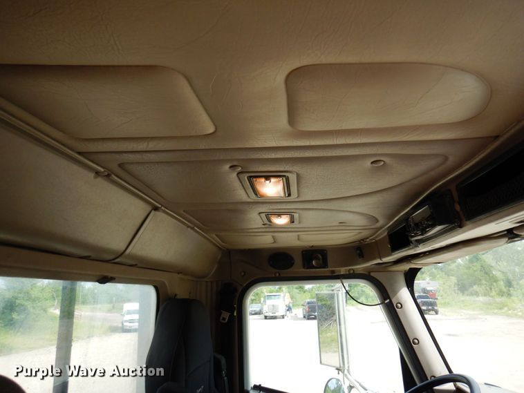 image for item MF9662 2005 International 9400i  semi truck