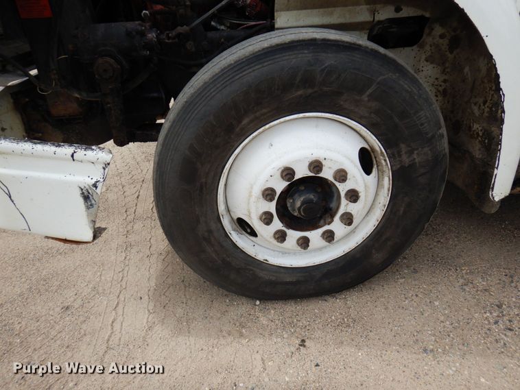 image for item MF9662 2005 International 9400i  semi truck