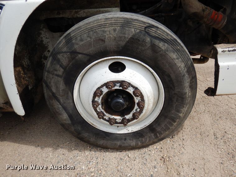 image for item MF9662 2005 International 9400i  semi truck