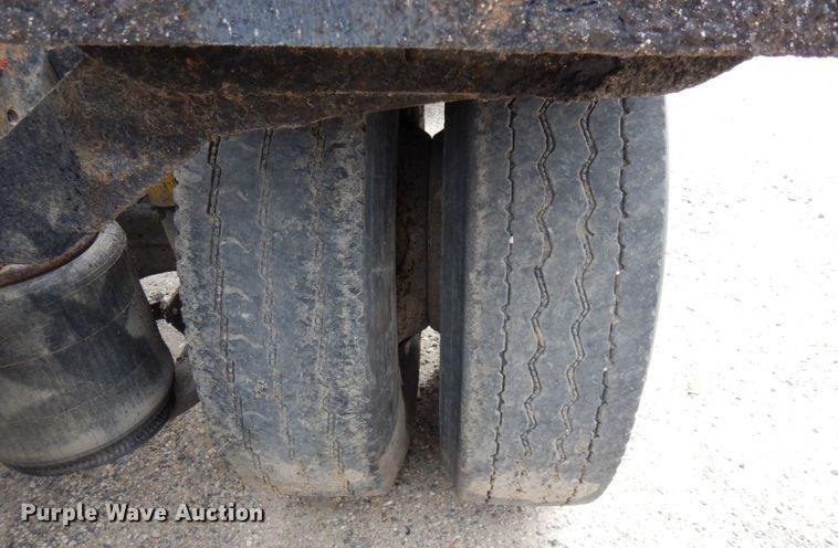 image for item MF9662 2005 International 9400i  semi truck