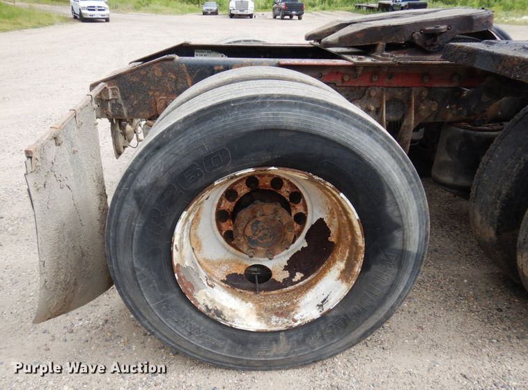 image for item MF9662 2005 International 9400i  semi truck