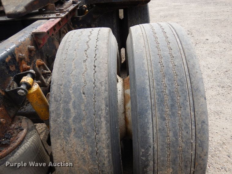 image for item MF9662 2005 International 9400i  semi truck