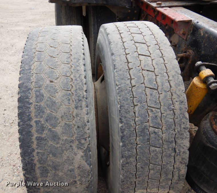 image for item MF9662 2005 International 9400i  semi truck