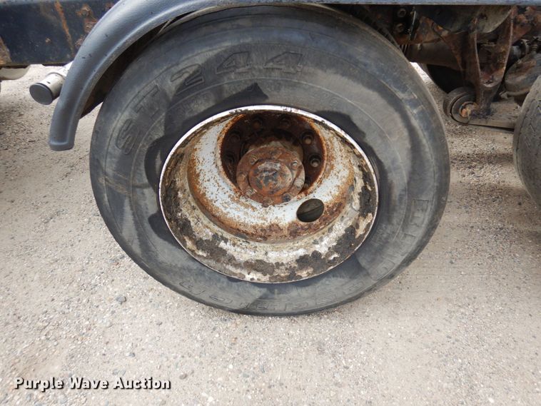 image for item MF9662 2005 International 9400i  semi truck