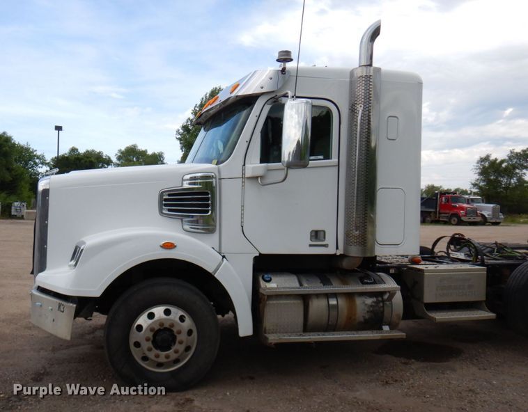 image for item MF9664 2013 Freightliner Coronado  semi truck