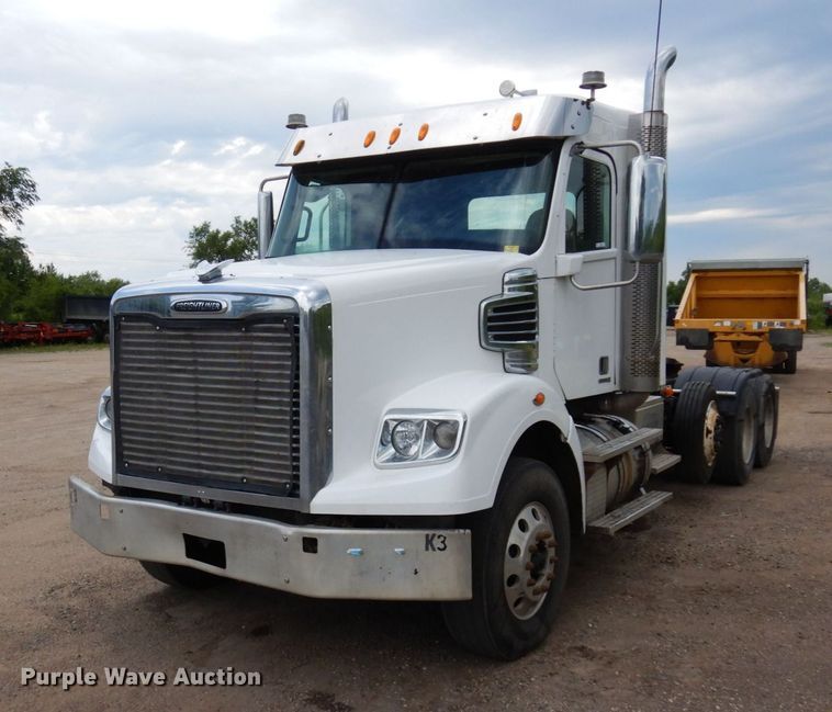 image for item MF9664 2013 Freightliner Coronado  semi truck