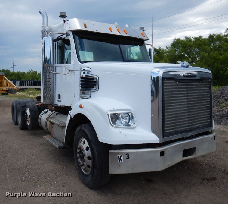 image for item MF9664 2013 Freightliner Coronado  semi truck