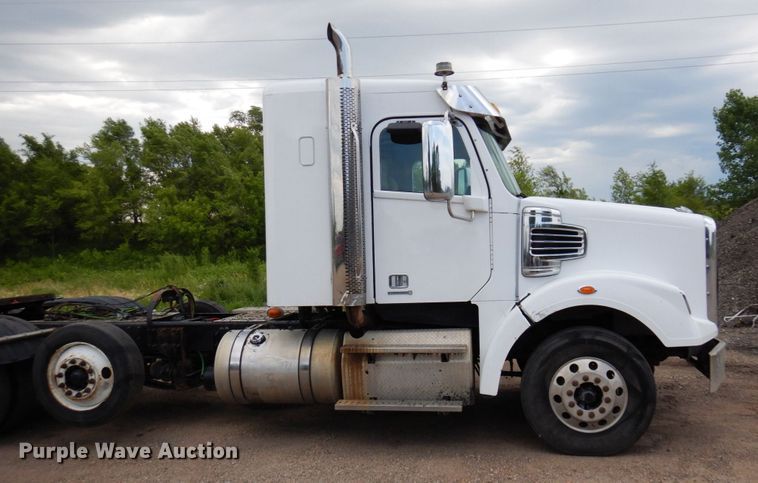 image for item MF9664 2013 Freightliner Coronado  semi truck