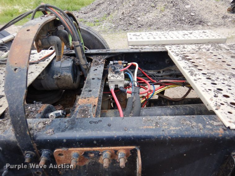 image for item MF9664 2013 Freightliner Coronado  semi truck