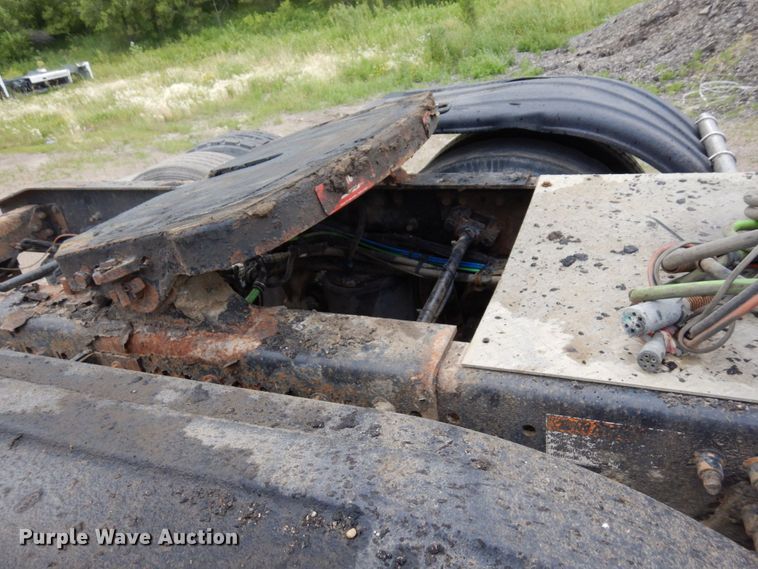 image for item MF9664 2013 Freightliner Coronado  semi truck