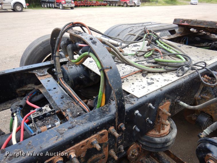 image for item MF9664 2013 Freightliner Coronado  semi truck