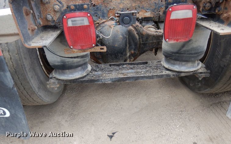 image for item MF9664 2013 Freightliner Coronado  semi truck