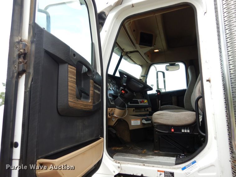 image for item MF9664 2013 Freightliner Coronado  semi truck