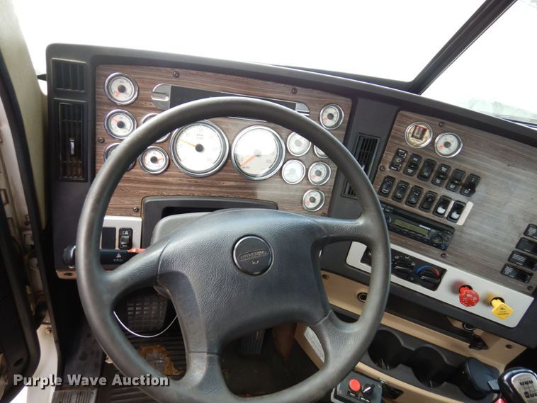 image for item MF9664 2013 Freightliner Coronado  semi truck