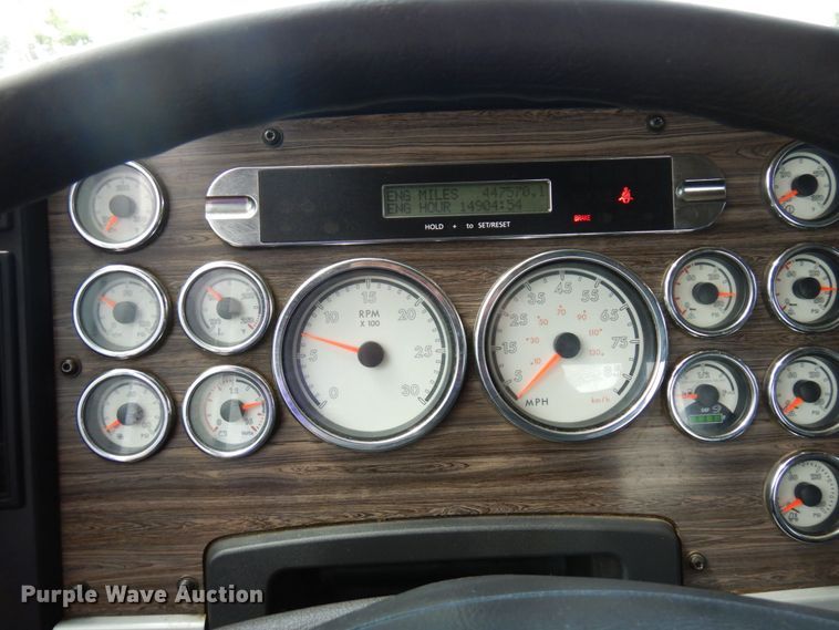 image for item MF9664 2013 Freightliner Coronado  semi truck