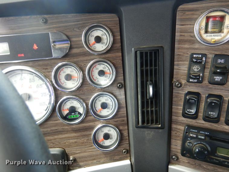 image for item MF9664 2013 Freightliner Coronado  semi truck