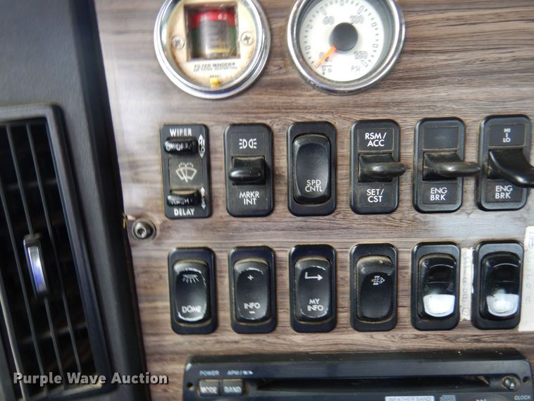 image for item MF9664 2013 Freightliner Coronado  semi truck