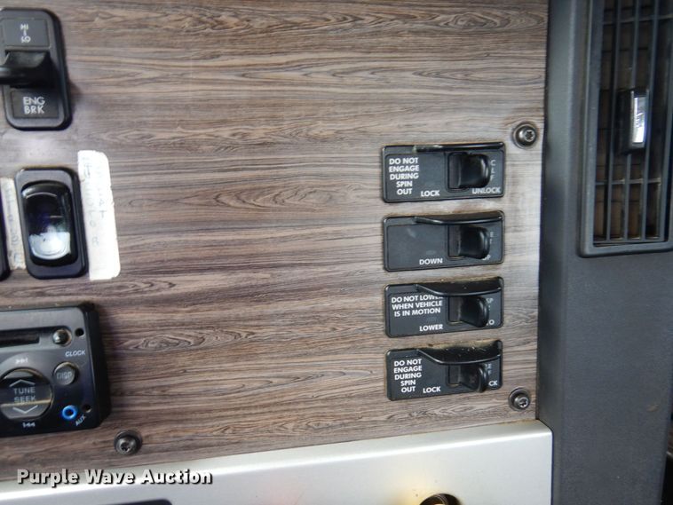 image for item MF9664 2013 Freightliner Coronado  semi truck