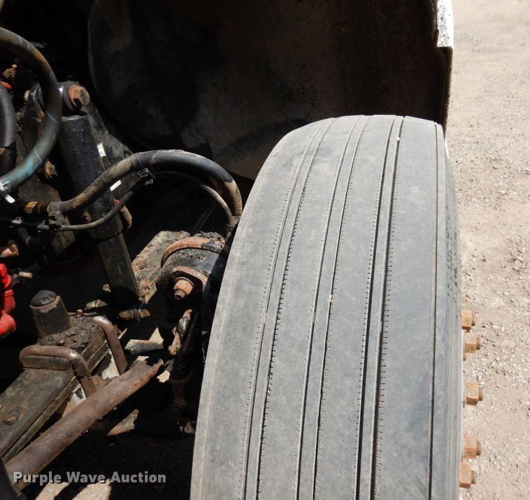 image for item MF9664 2013 Freightliner Coronado  semi truck