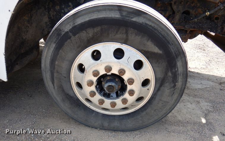 image for item MF9664 2013 Freightliner Coronado  semi truck