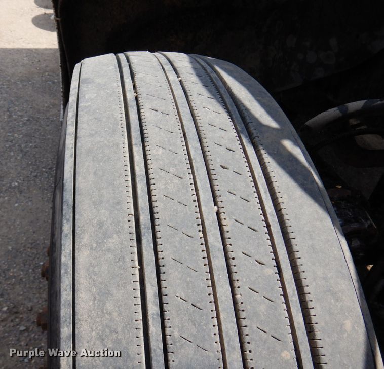 image for item MF9664 2013 Freightliner Coronado  semi truck