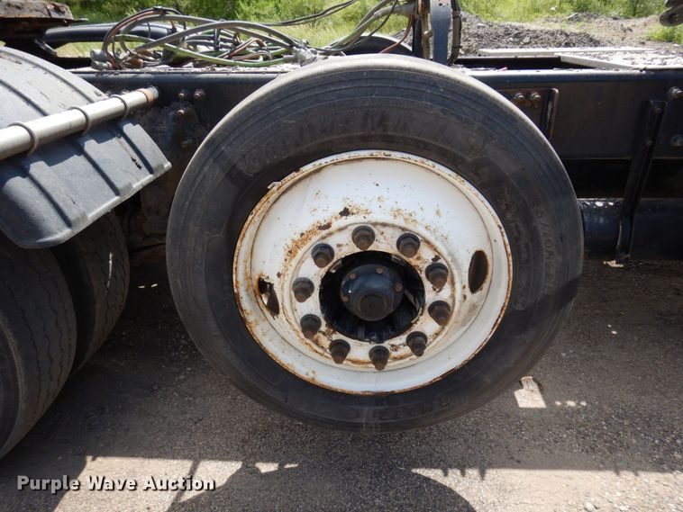 image for item MF9664 2013 Freightliner Coronado  semi truck