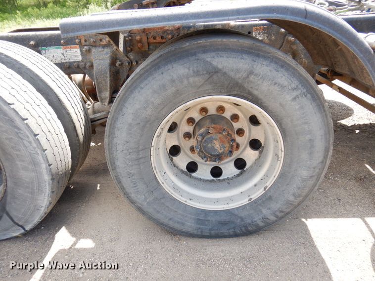 image for item MF9664 2013 Freightliner Coronado  semi truck