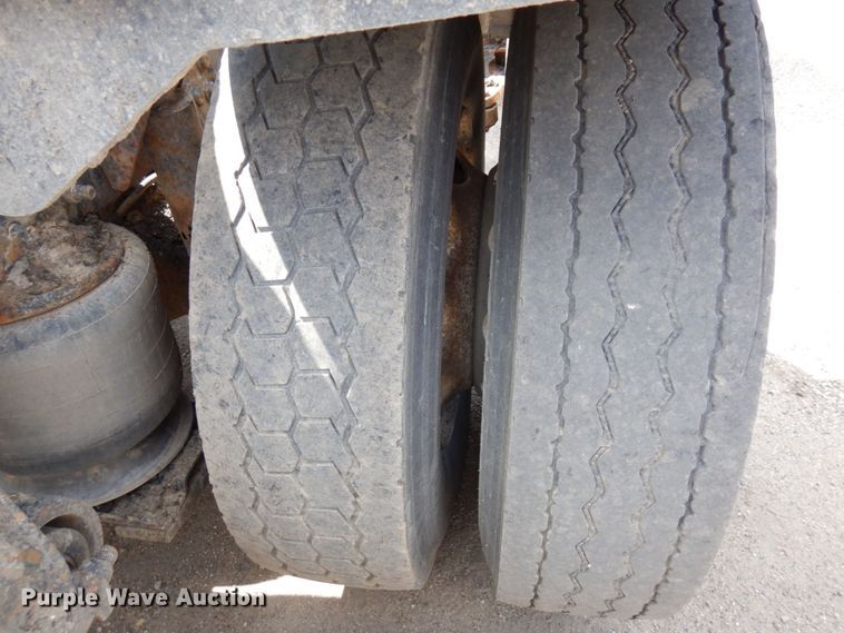 image for item MF9664 2013 Freightliner Coronado  semi truck