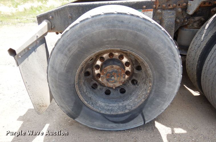 image for item MF9664 2013 Freightliner Coronado  semi truck