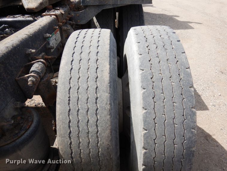 image for item MF9664 2013 Freightliner Coronado  semi truck