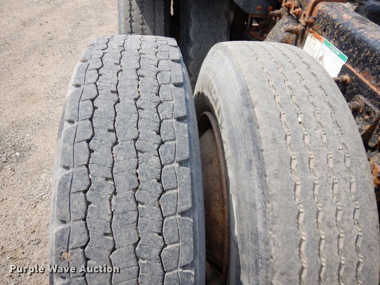 image for item MF9664 2013 Freightliner Coronado  semi truck