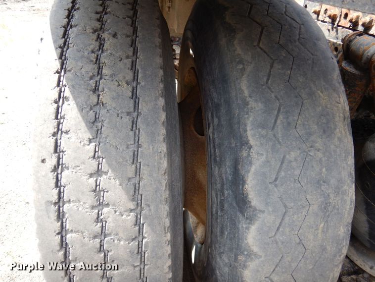 image for item MF9664 2013 Freightliner Coronado  semi truck