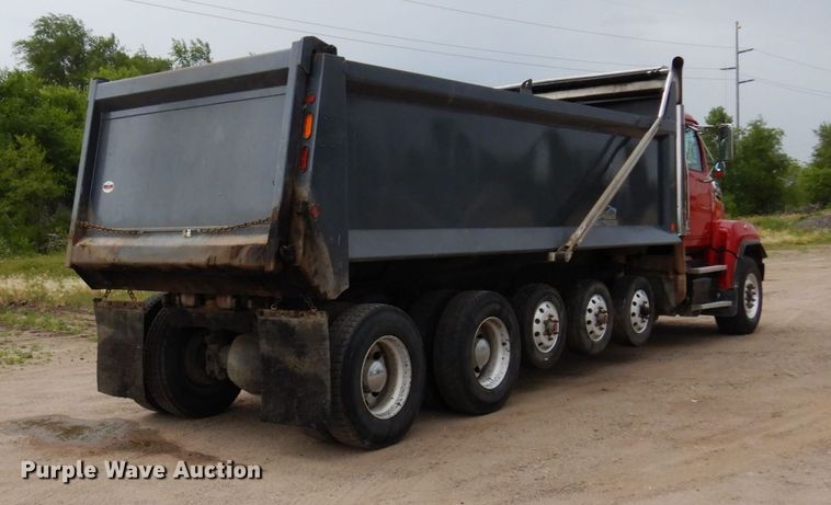 image for item MF9666 2017 Western Star 4700SF  dump truck