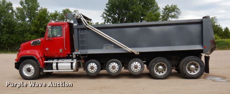 image for item MF9666 2017 Western Star 4700SF  dump truck