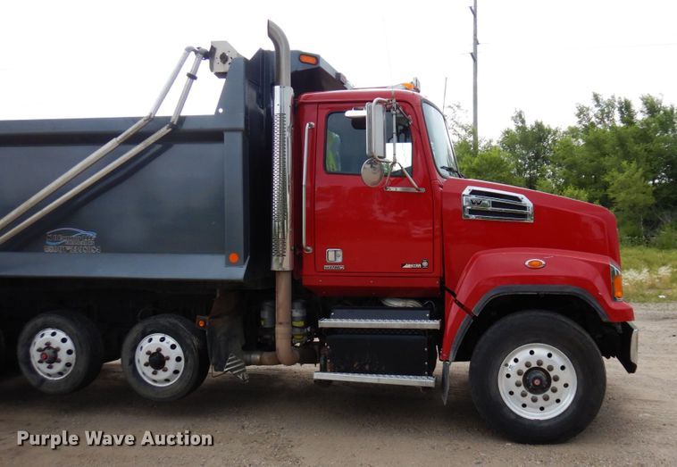 image for item MF9666 2017 Western Star 4700SF  dump truck
