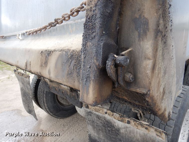 image for item MF9666 2017 Western Star 4700SF  dump truck