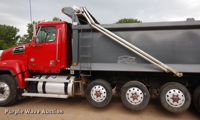 image for item MF9666 2017 Western Star 4700SF  dump truck