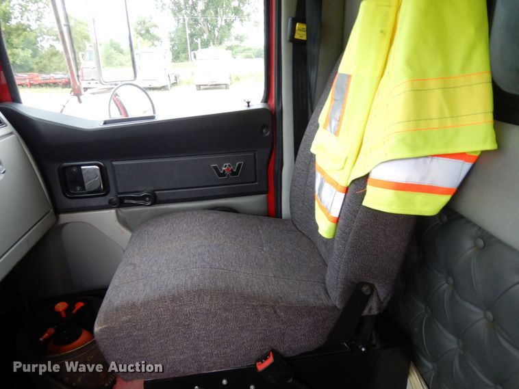 image for item MF9666 2017 Western Star 4700SF  dump truck