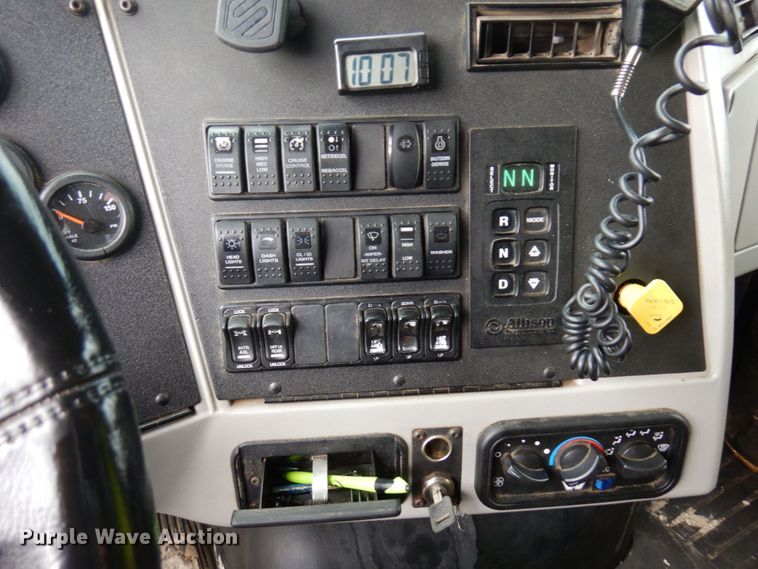 image for item MF9666 2017 Western Star 4700SF  dump truck