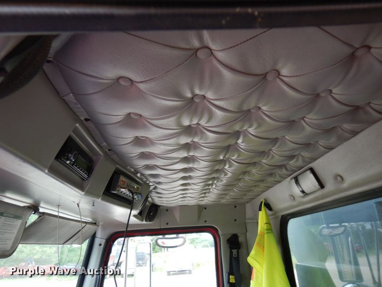 image for item MF9666 2017 Western Star 4700SF  dump truck