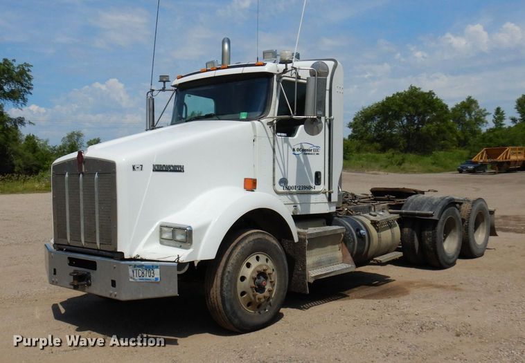 image for item MF9668 2016 Kenworth T800  semi truck