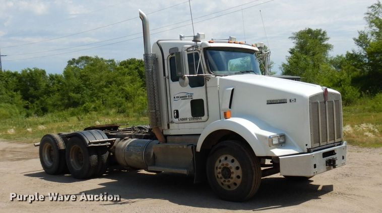 image for item MF9668 2016 Kenworth T800  semi truck