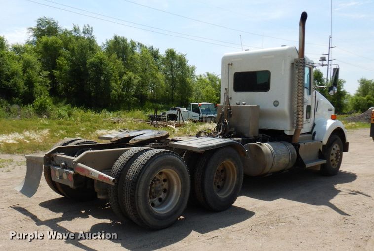 image for item MF9668 2016 Kenworth T800  semi truck